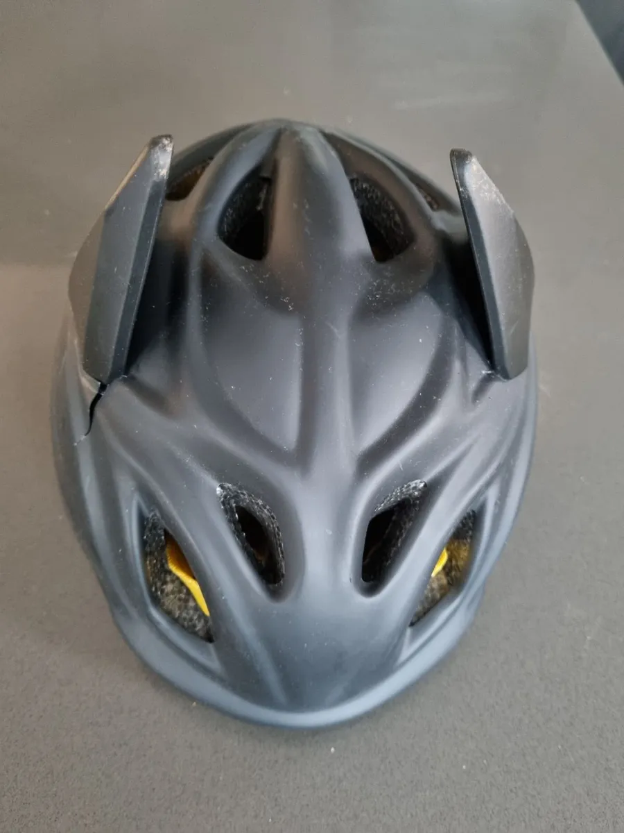 Kids Batman Bicycle & Helmet - Image 4
