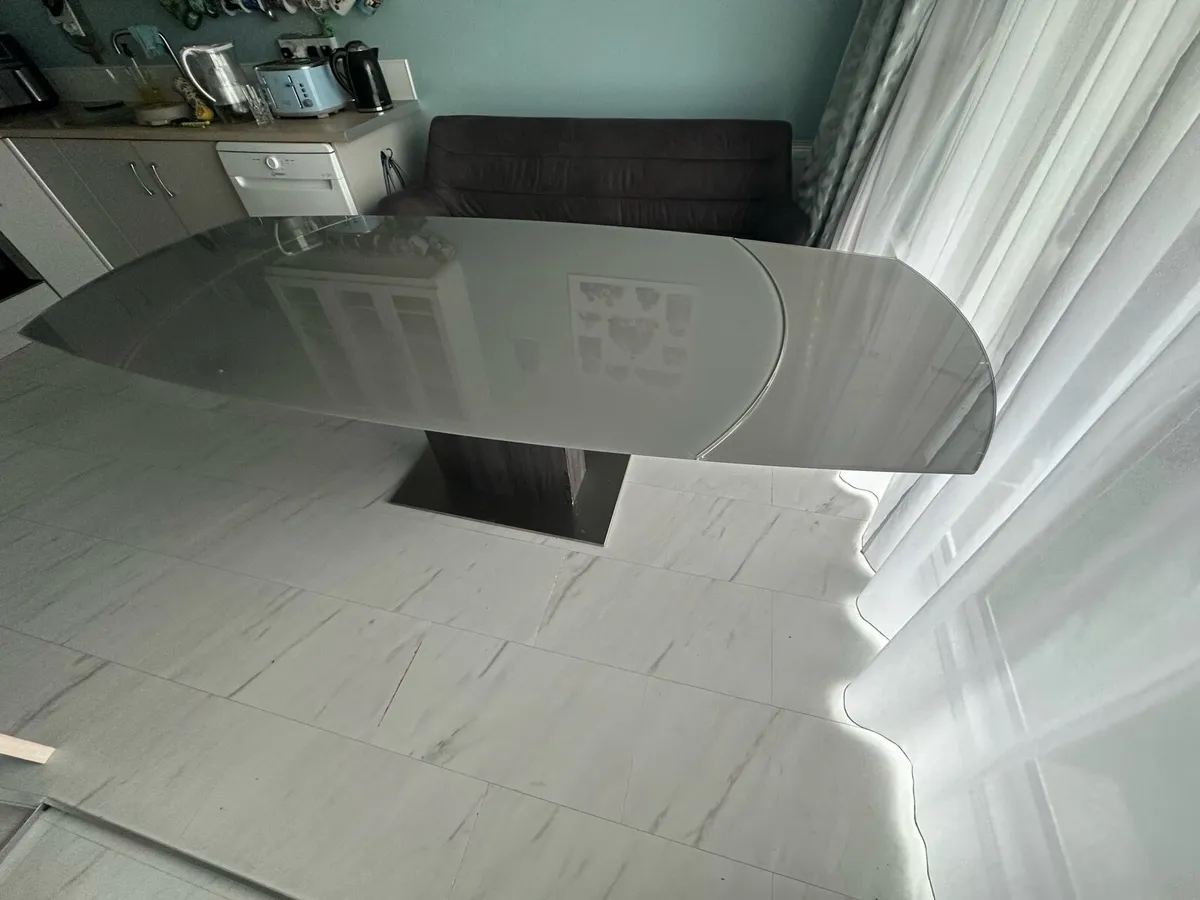 Extendable Kitchen table, glass - Image 1
