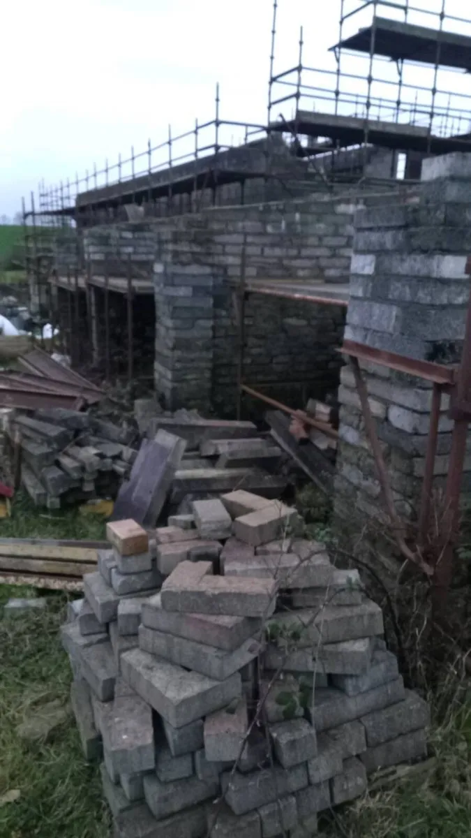 Bricks ,blocka,concrete slabs,caps etc - Image 2