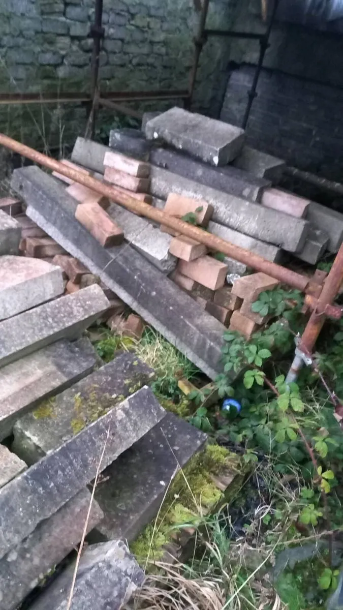 Bricks ,blocka,concrete slabs,caps etc - Image 3