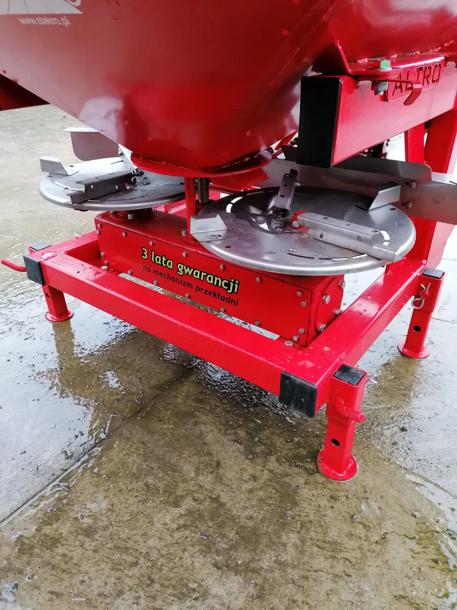 New Altro fertiliser spreaders - Image 4
