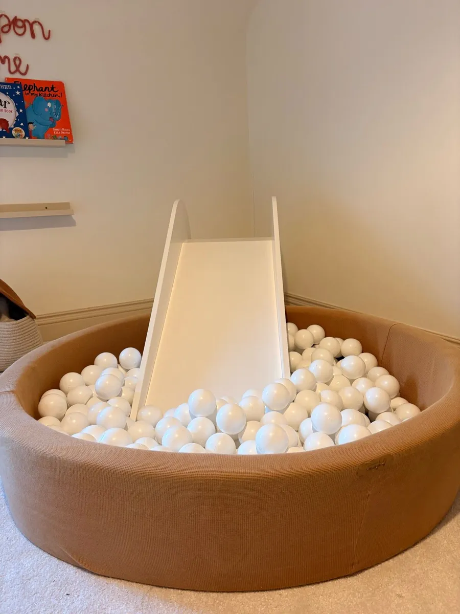 Jupiduu indoor slide and ball but - Image 2