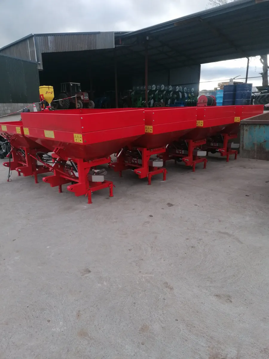 New Altro fertiliser spreaders - Image 3