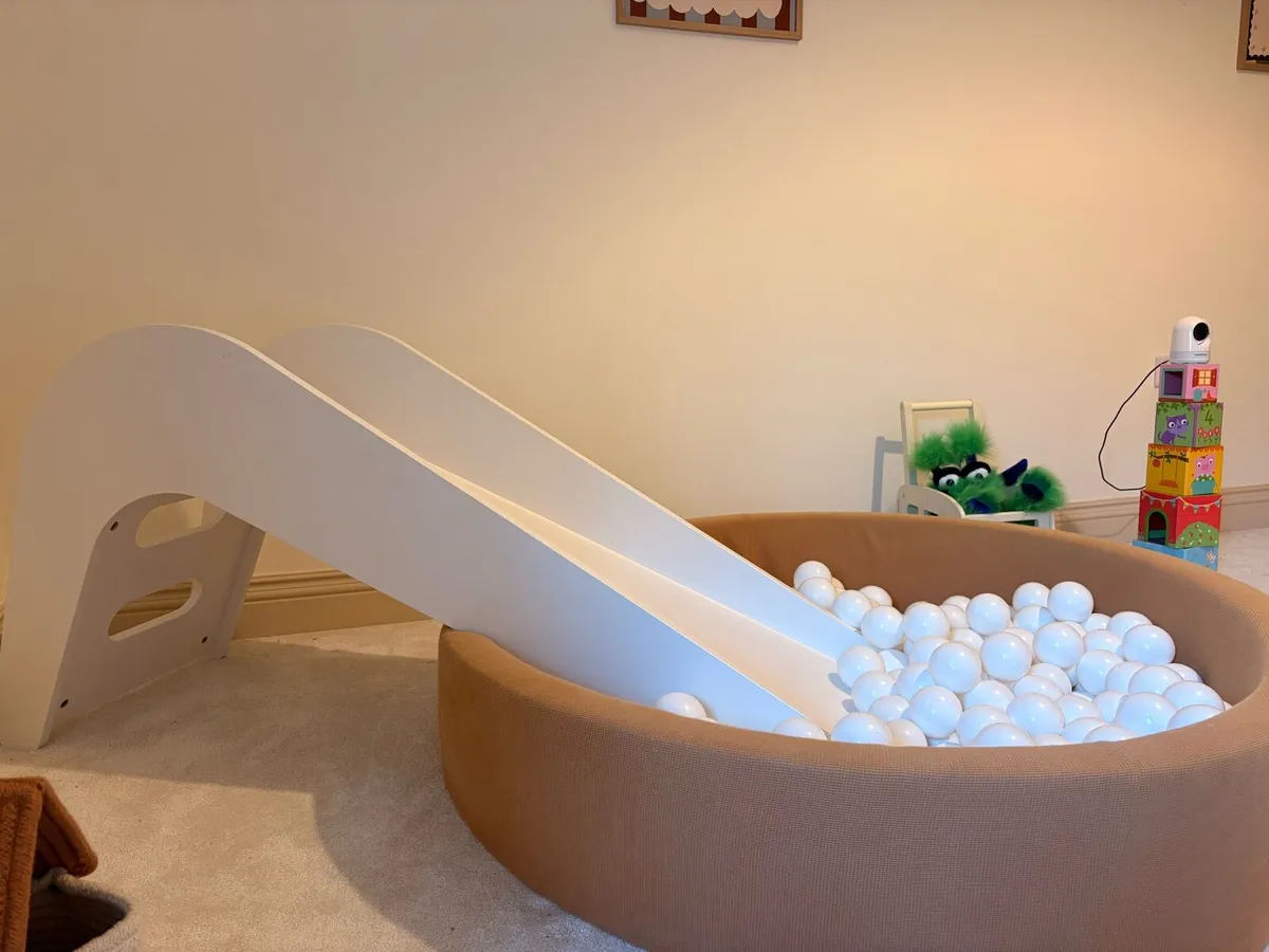 Jupiduu indoor slide and ball but - Image 3
