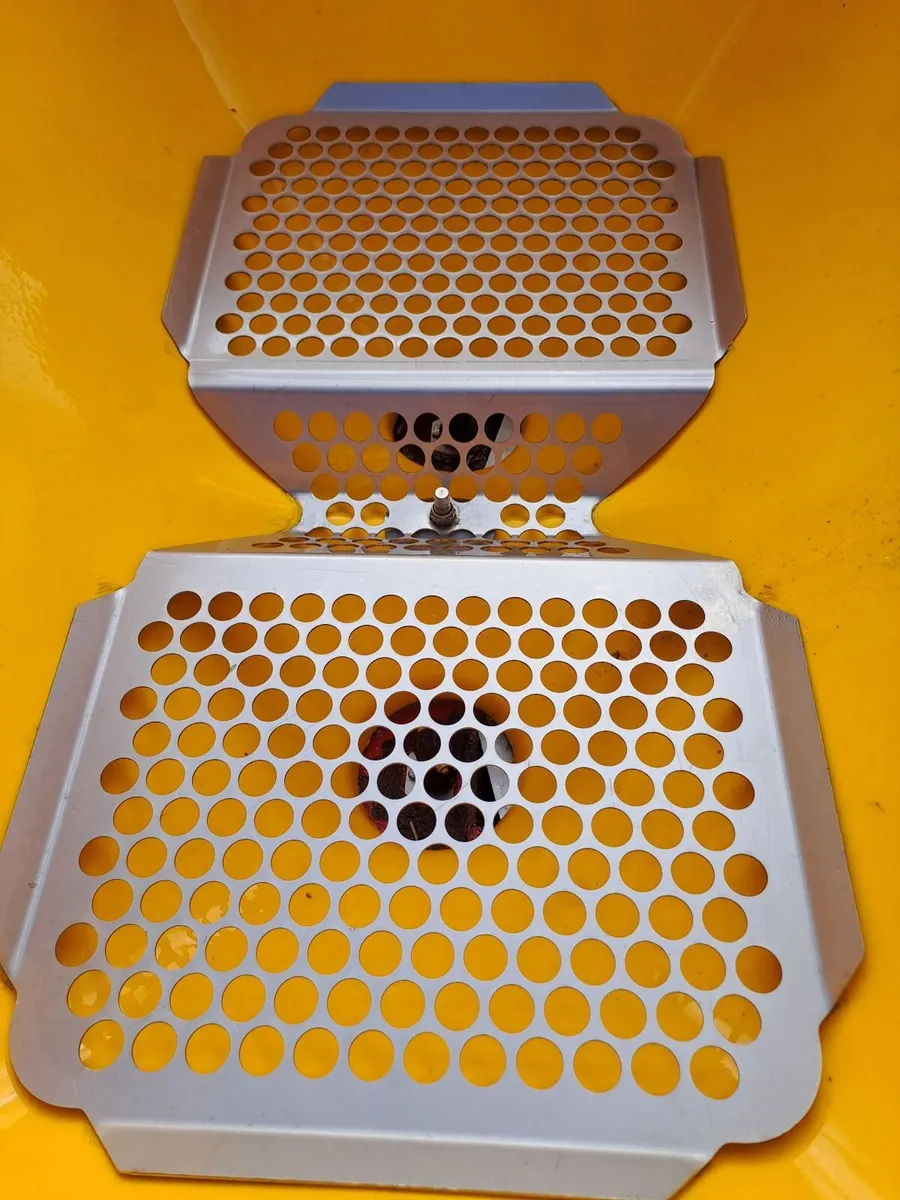 Fertiliser sower - Image 3