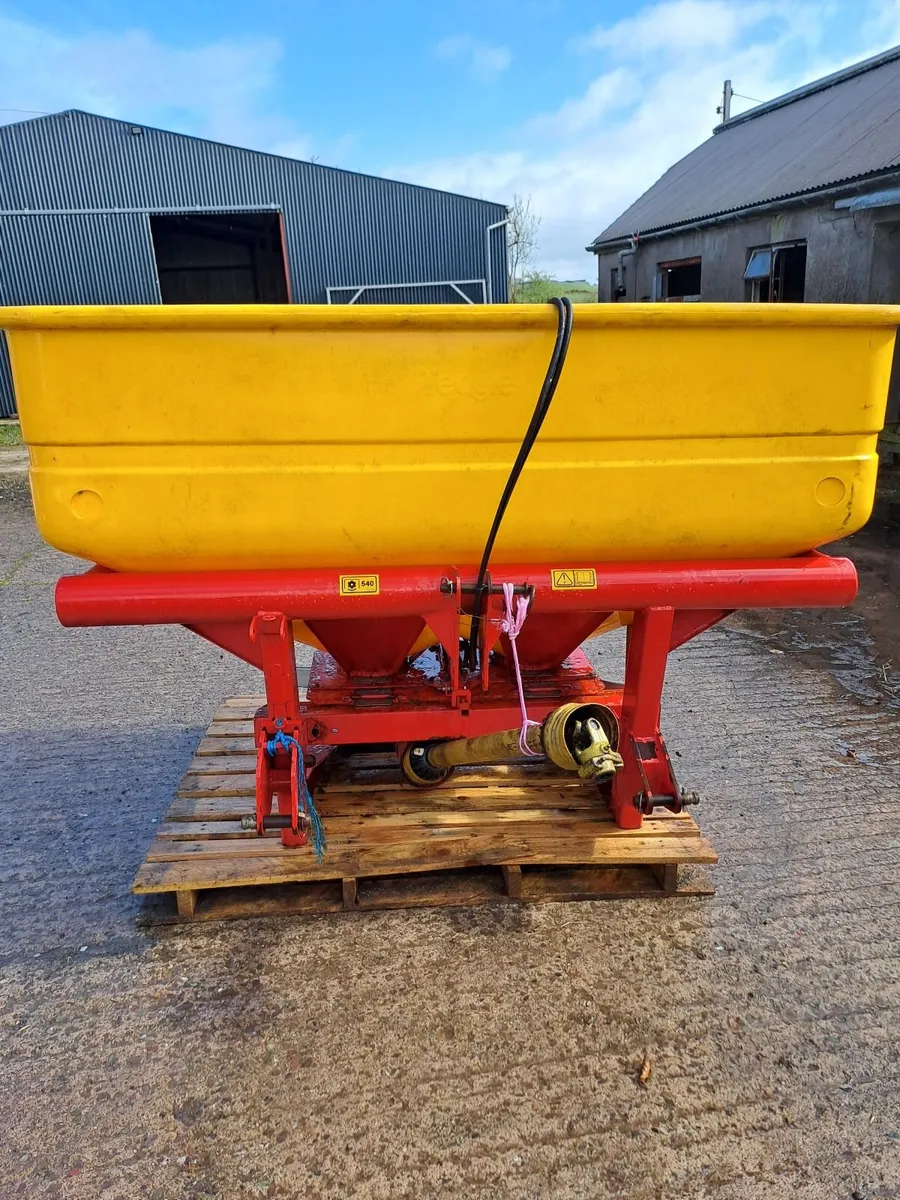 Fertiliser sower - Image 2
