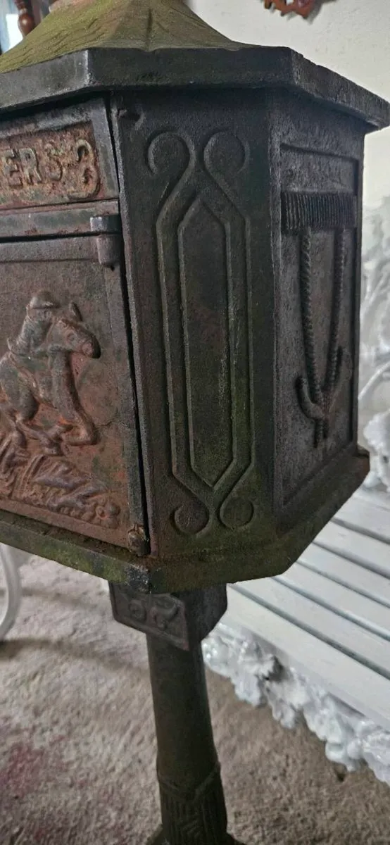 CAST IRON POST BOX - Image 4
