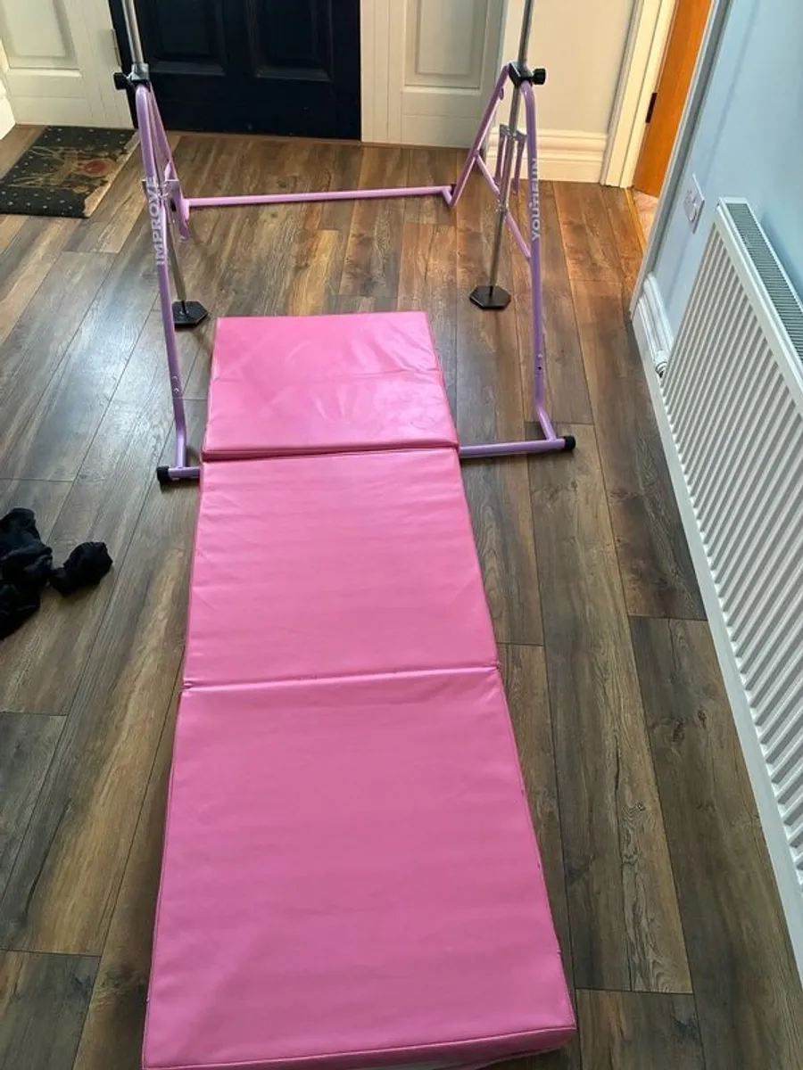 Junior gymnastics bar and mat - Image 2