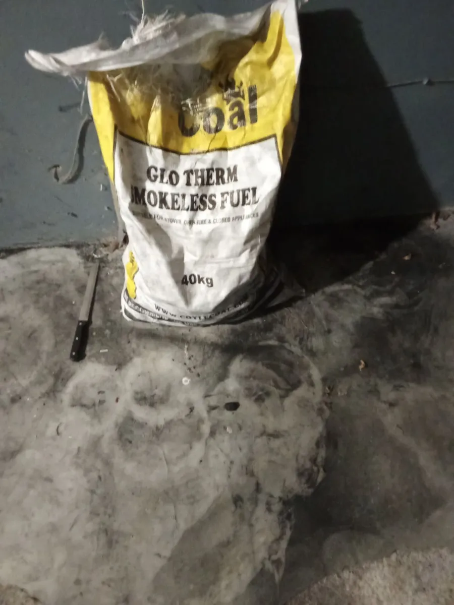 Smoke less coal 40 kg bags 27 euro a bag