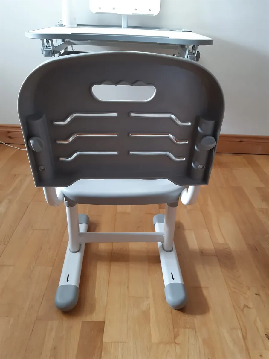 Desk and chair - Image 4