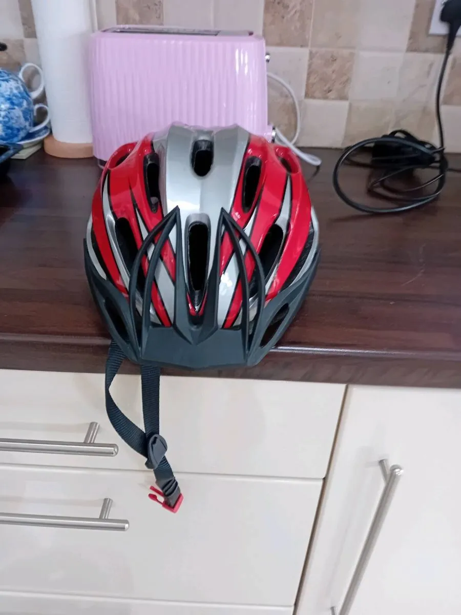 BICYCLE HELMETS. X.  3 ADULTS - Image 1