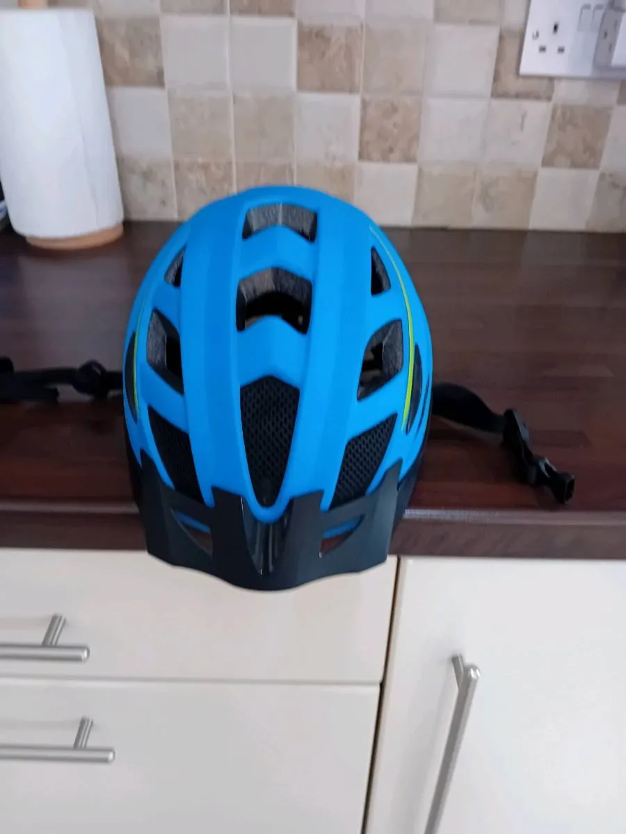 BICYCLE HELMETS. X.  3 ADULTS - Image 3