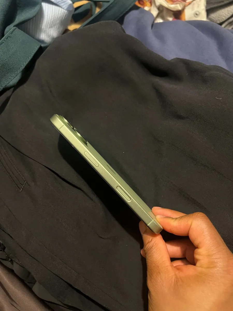 New iPhone 17 128gb esim only sage - Image 3