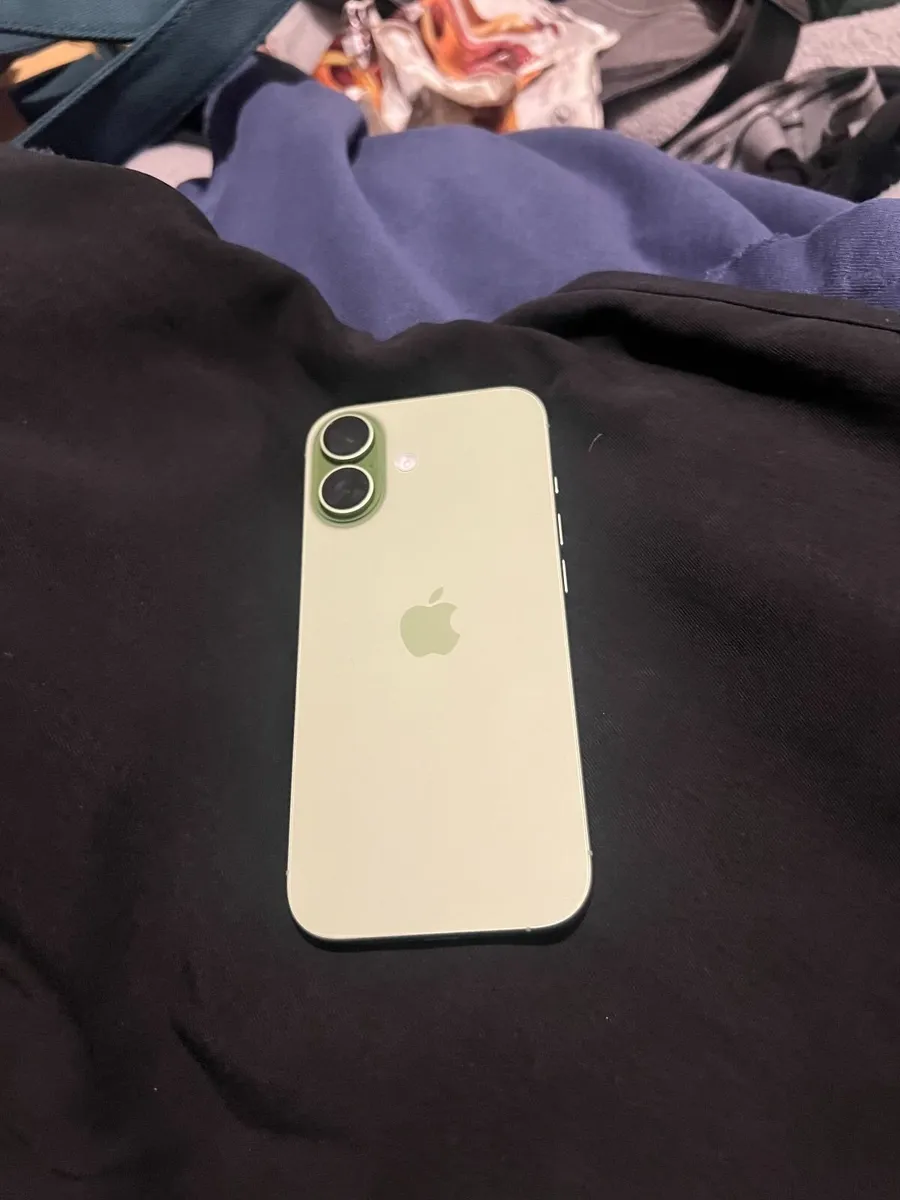 New iPhone 17 128gb esim only sage - Image 4