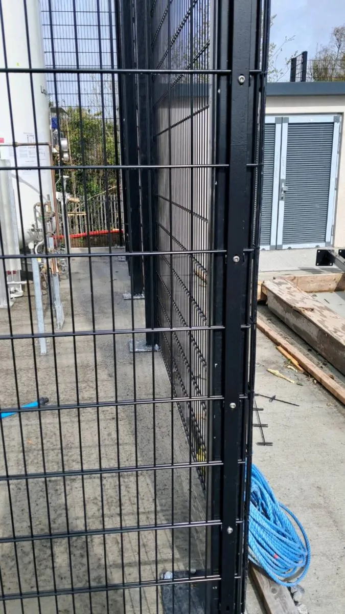 Steel fencing - Image 2