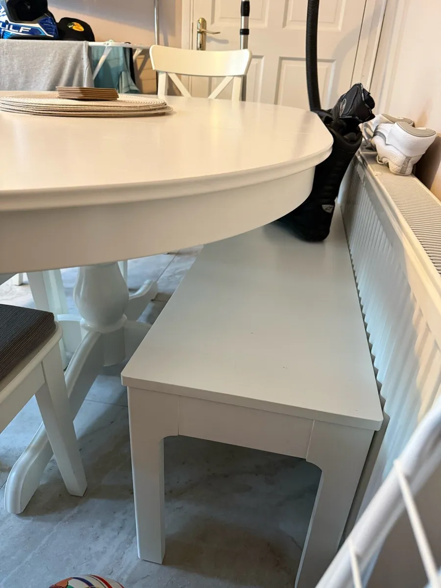 Table & chairs - Image 2