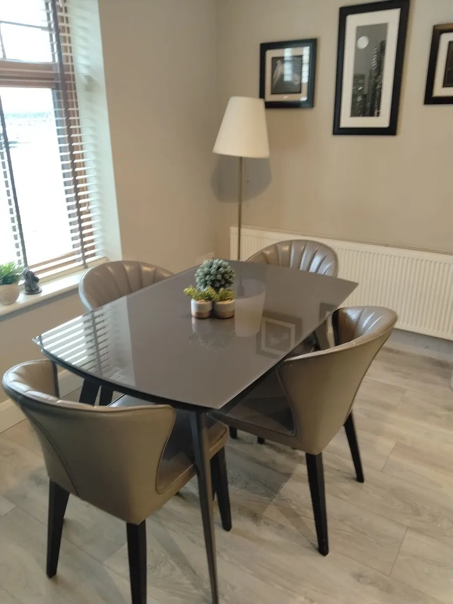 Dining table and four chairs - Image 1