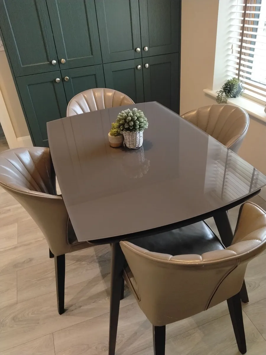 Dining table and four chairs - Image 3