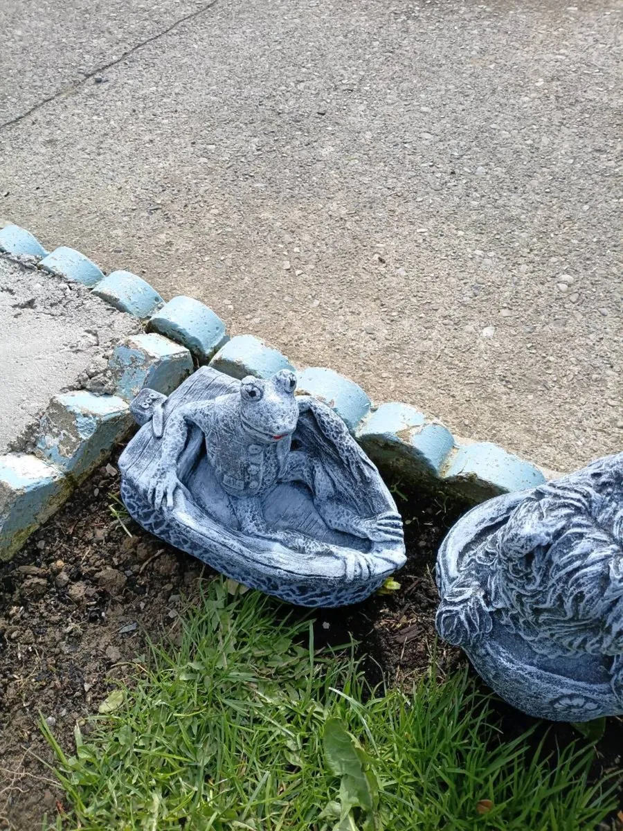 Garden ornaments  summer hanging baskets - Image 4