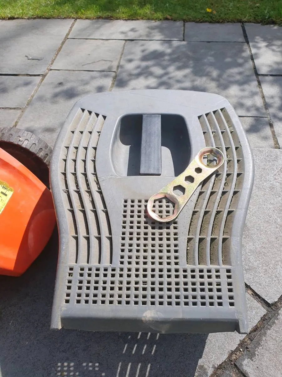 Flymo Lawnmower + Free strimmer - Image 4