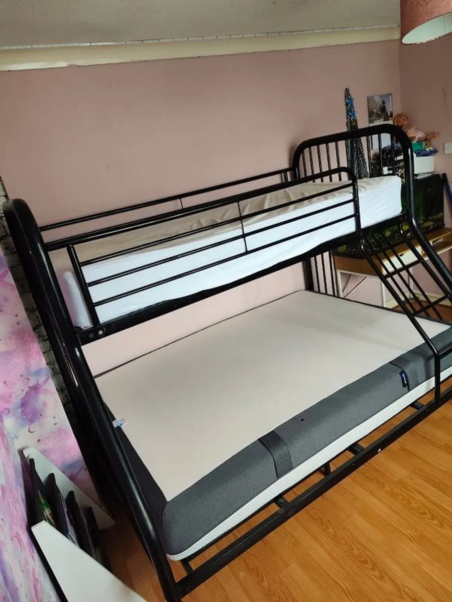 Triple bunk bunk bed with double in bottom and single on top - Image 3
