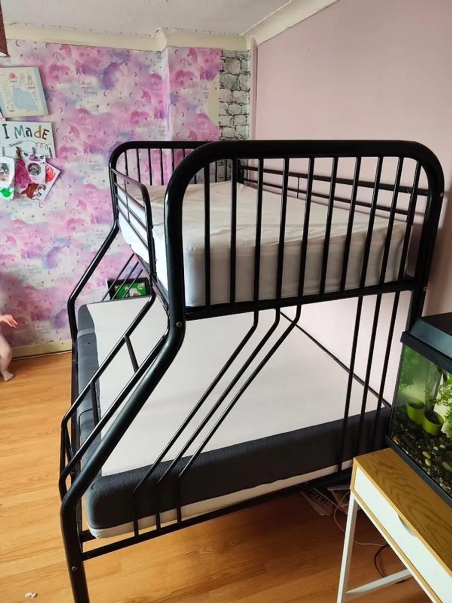 Triple bunk bunk bed with double in bottom and single on top - Image 4