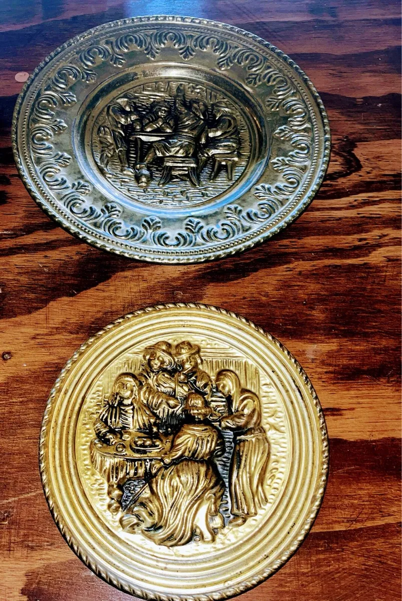1960s set of 4 brass wall plates - Image 4
