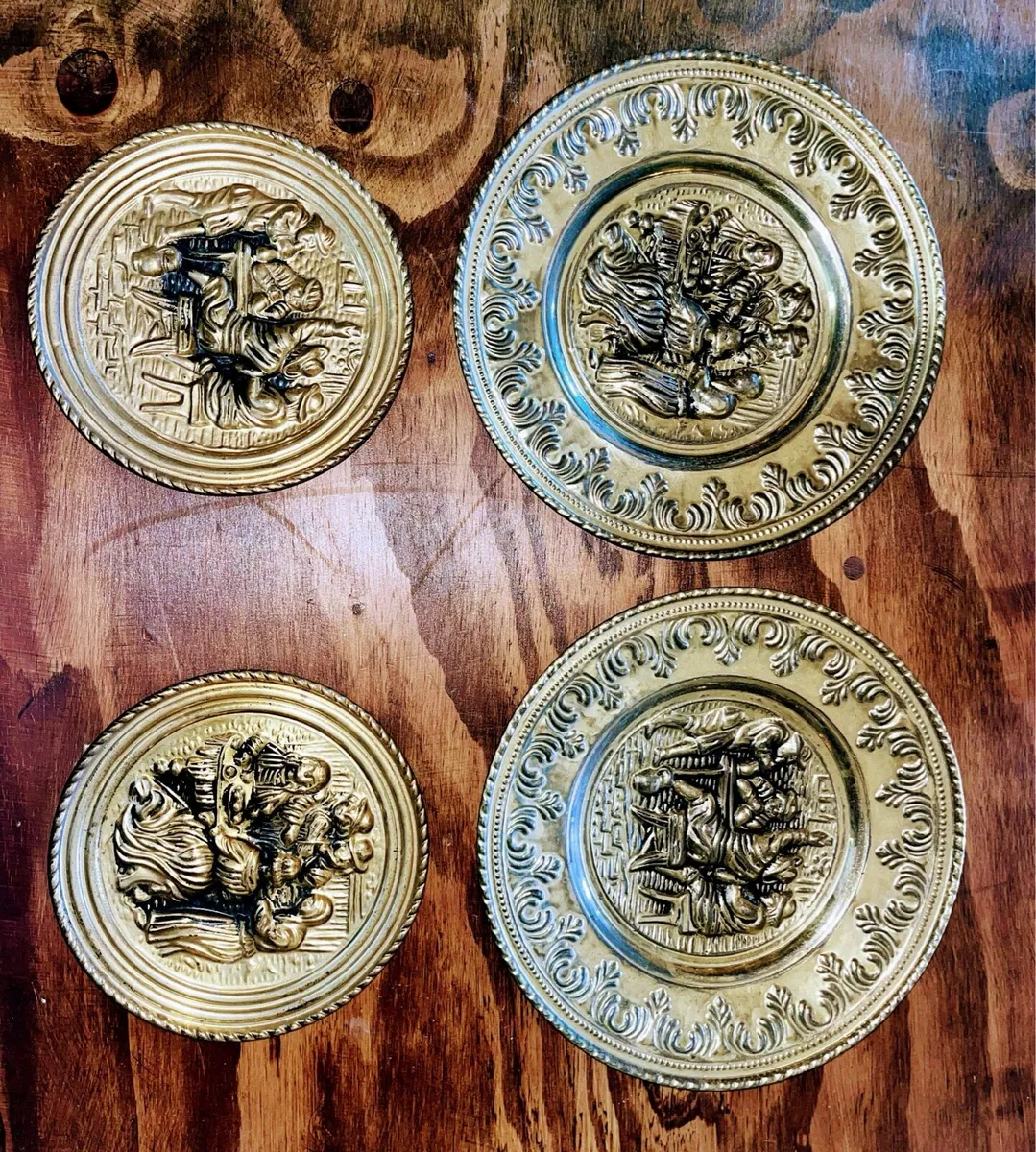 1960s set of 4 brass wall plates - Image 2