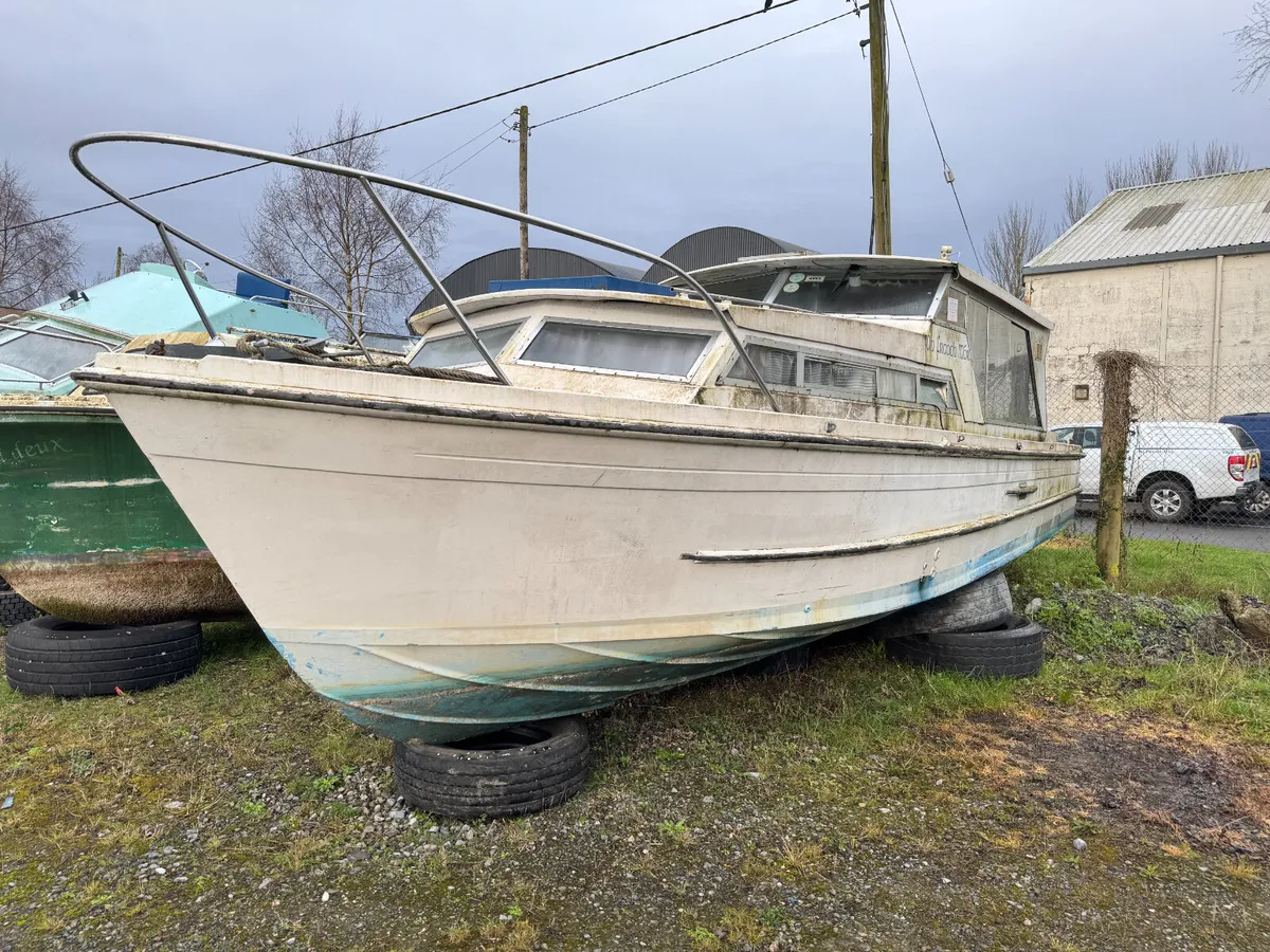 UNRESERVED FODTER 27 CRUISER BOAT FOR AUCTION - Image 1