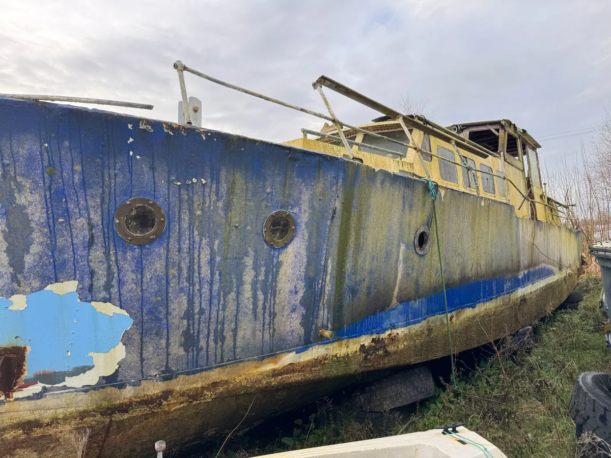 WW2 HERTIGAE REFUELLER BOAT FOR AUCTION - Image 1