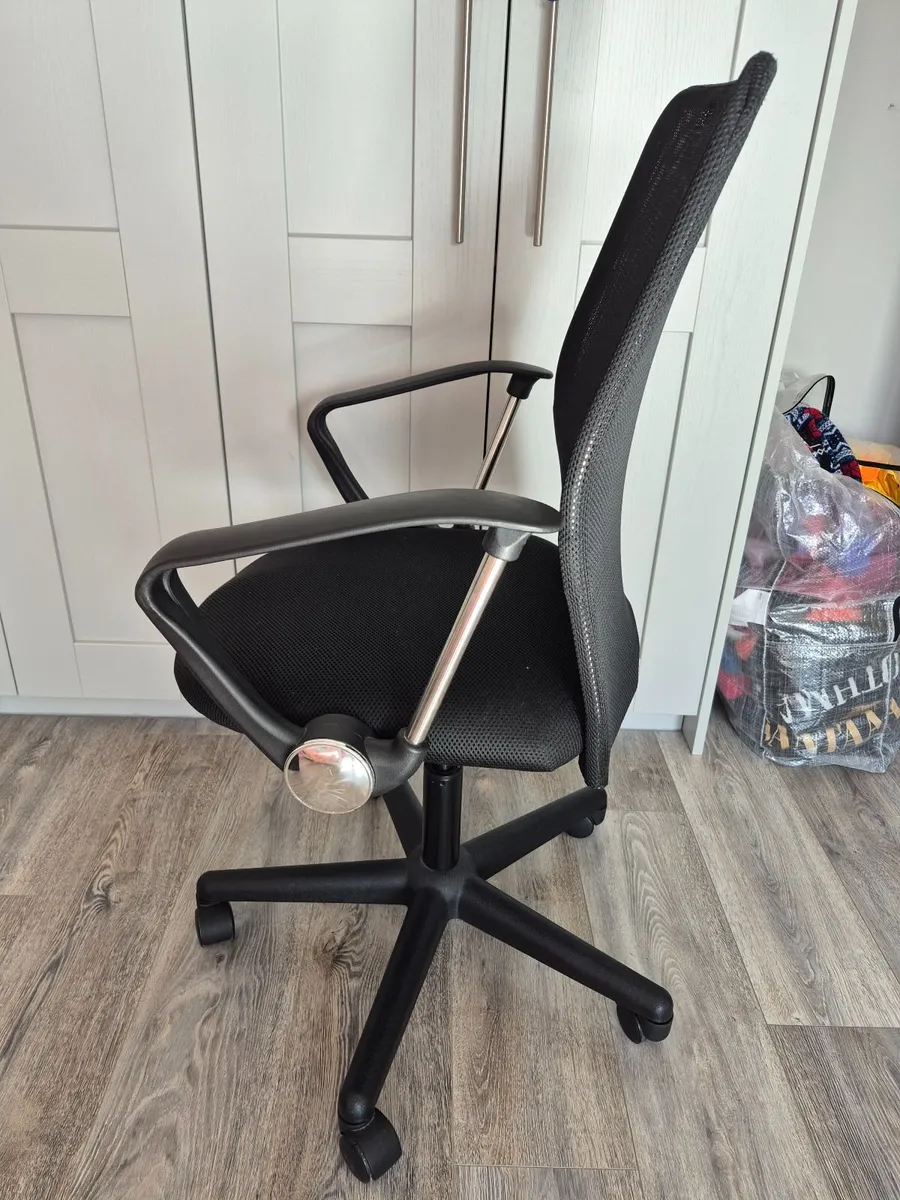 Office Chairs - Image 4