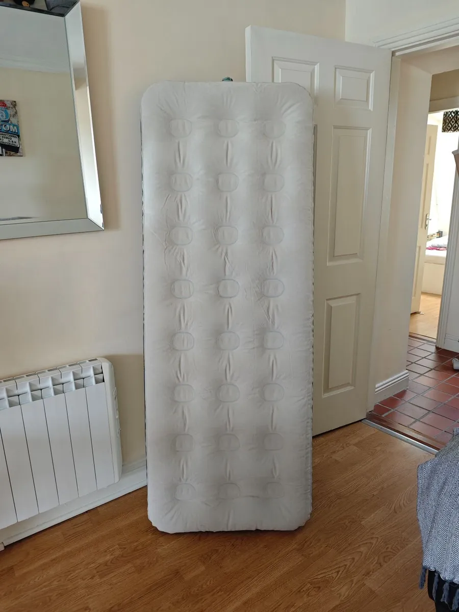 Quechua Air Basic 70 Airbed + Electric Pump - Image 2