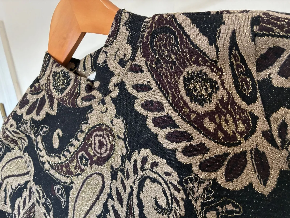 Black and gold top - Image 2