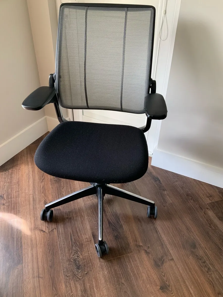 Office chair - Image 1