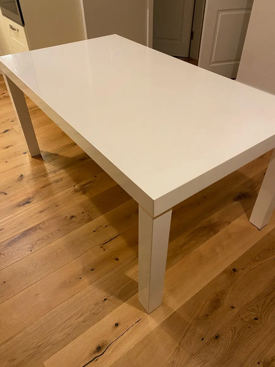 Dining table - Image 1