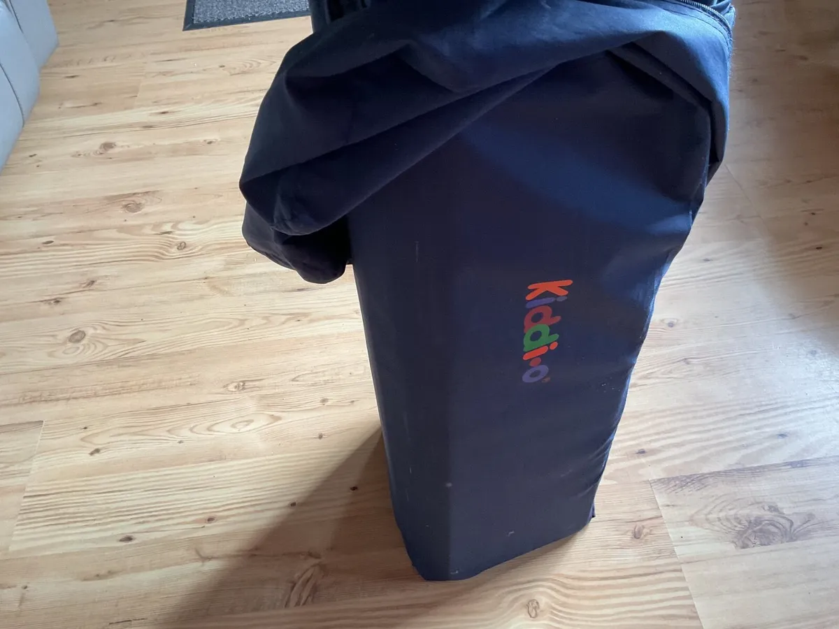 Travel cot - Image 1