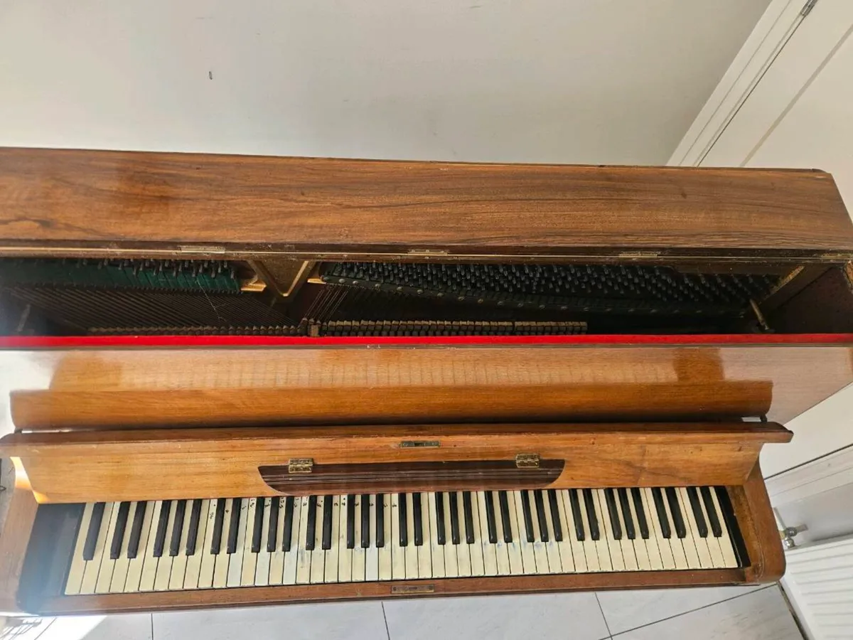 Free upright piano - Image 2