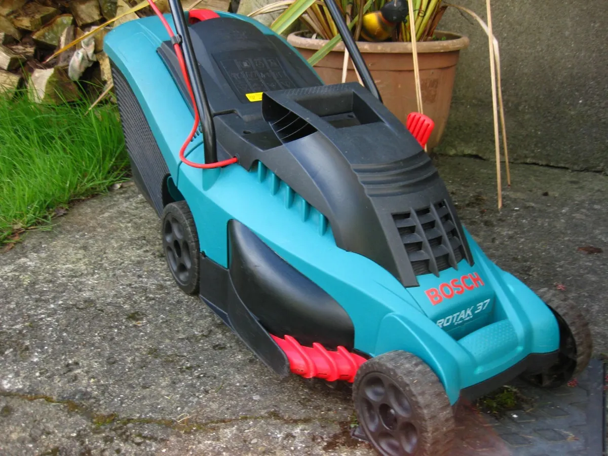 Spotless Bosch Rotak 37 Quality Electric Mower. - Image 4