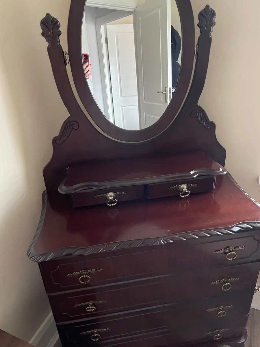 Vintage Vanity - Image 2