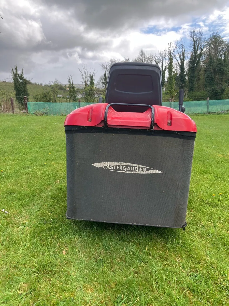 Ride on Lawnmower - Image 3