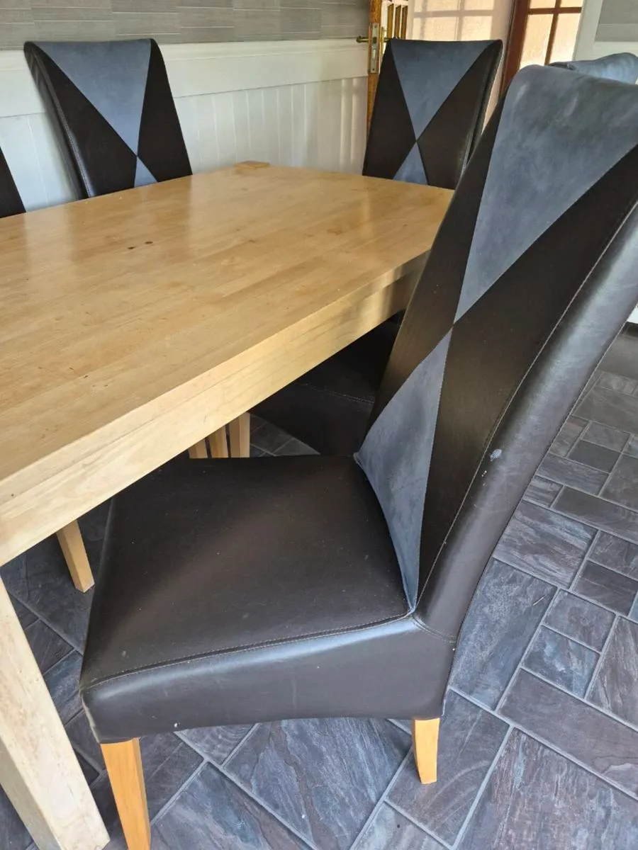 Table and 6 chairs - Image 2