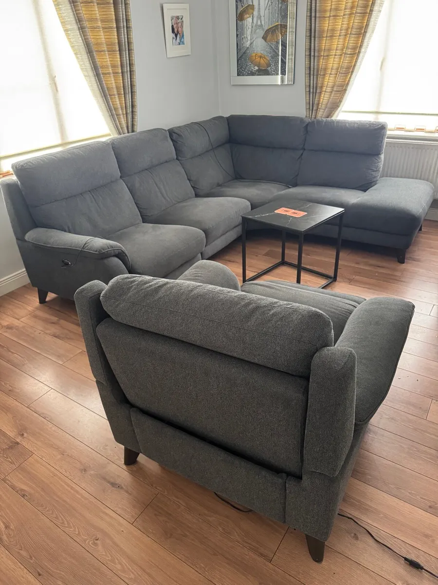 Corner couch - Image 1