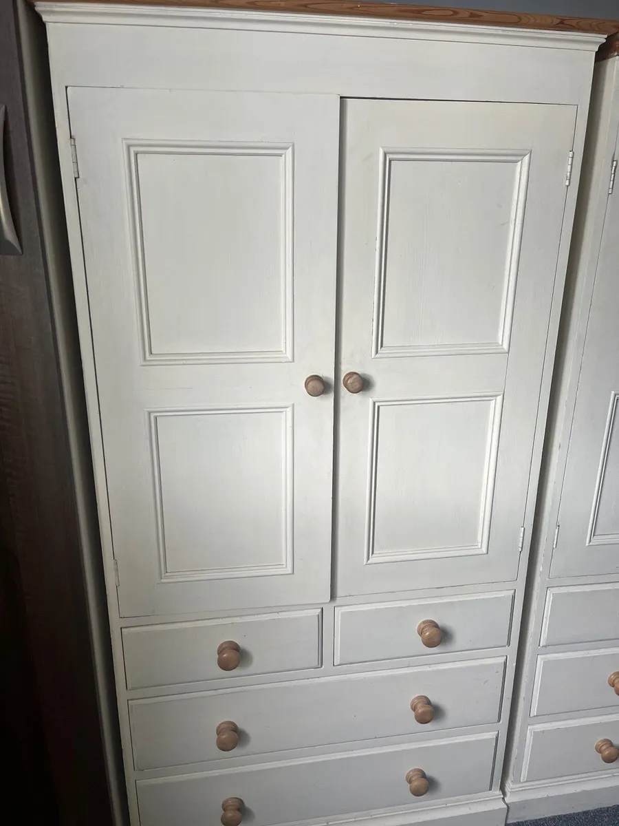 Bedroom furniture - Image 1