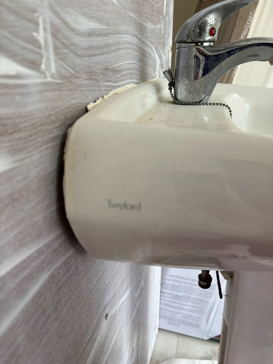 Toilet basin - Image 1