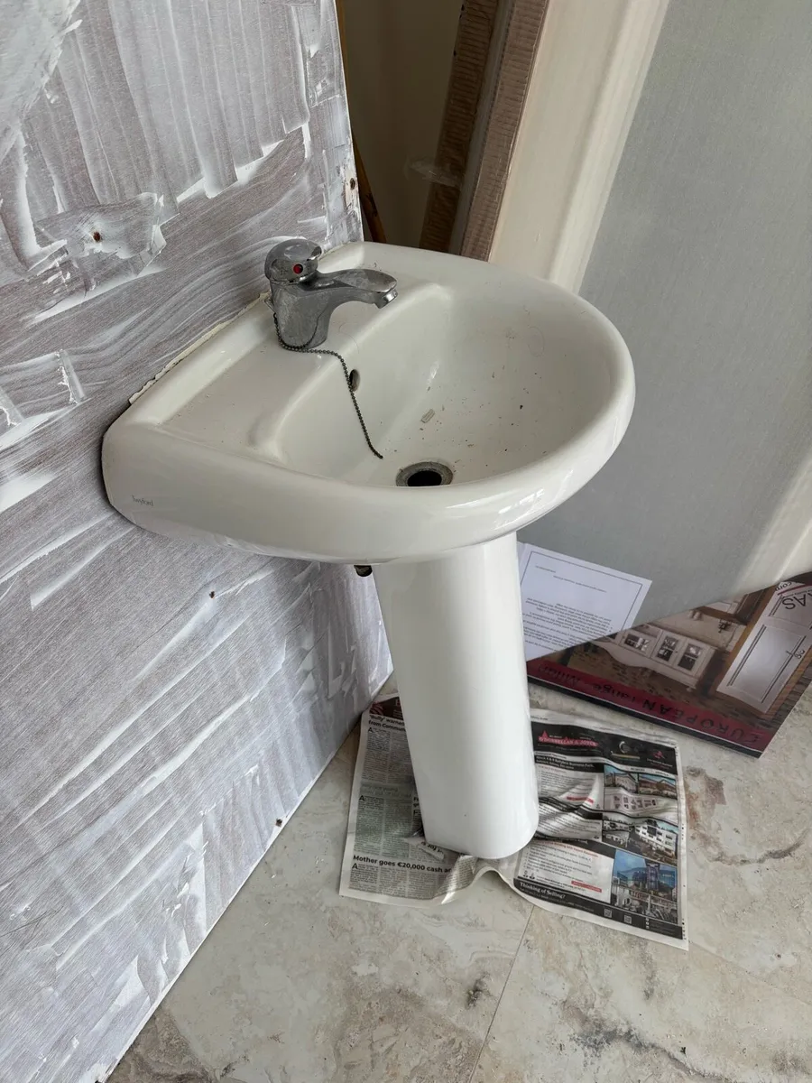 Toilet basin - Image 2