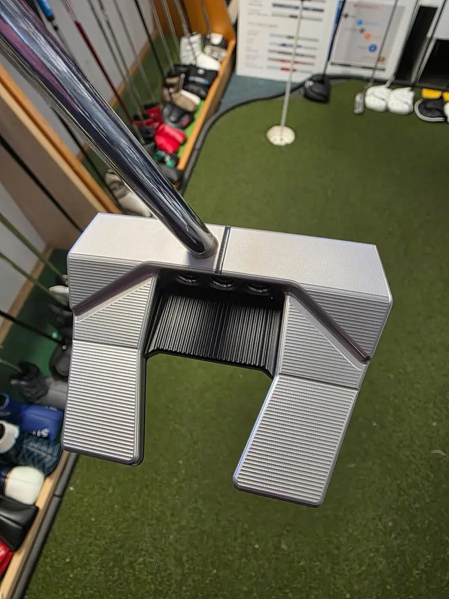 Like New Scotty Cameron Phantom 5s Putter - Image 2