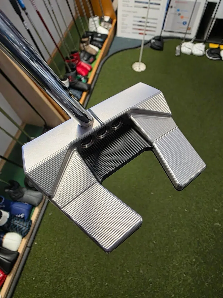 Like New Scotty Cameron Phantom 5s Putter - Image 3