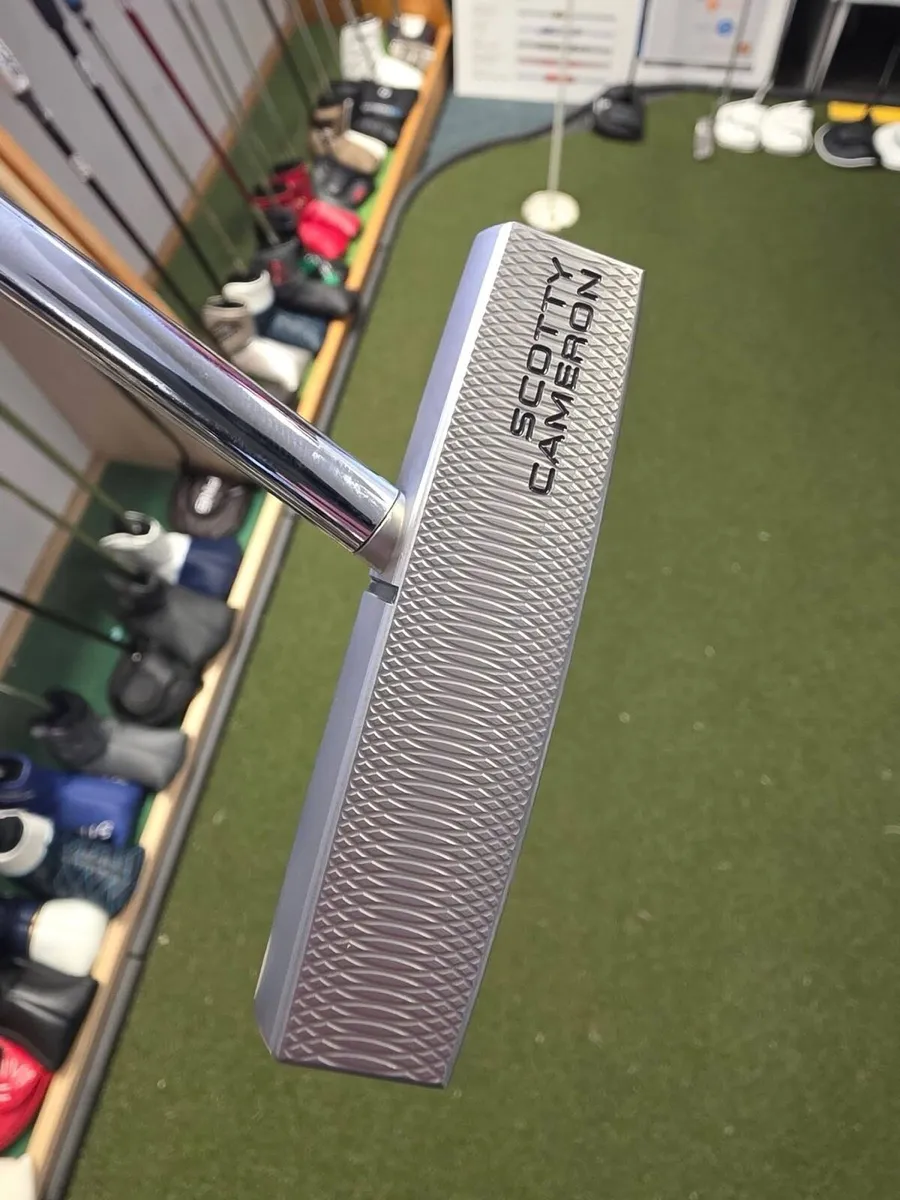 Like New Scotty Cameron Phantom 5s Putter - Image 4
