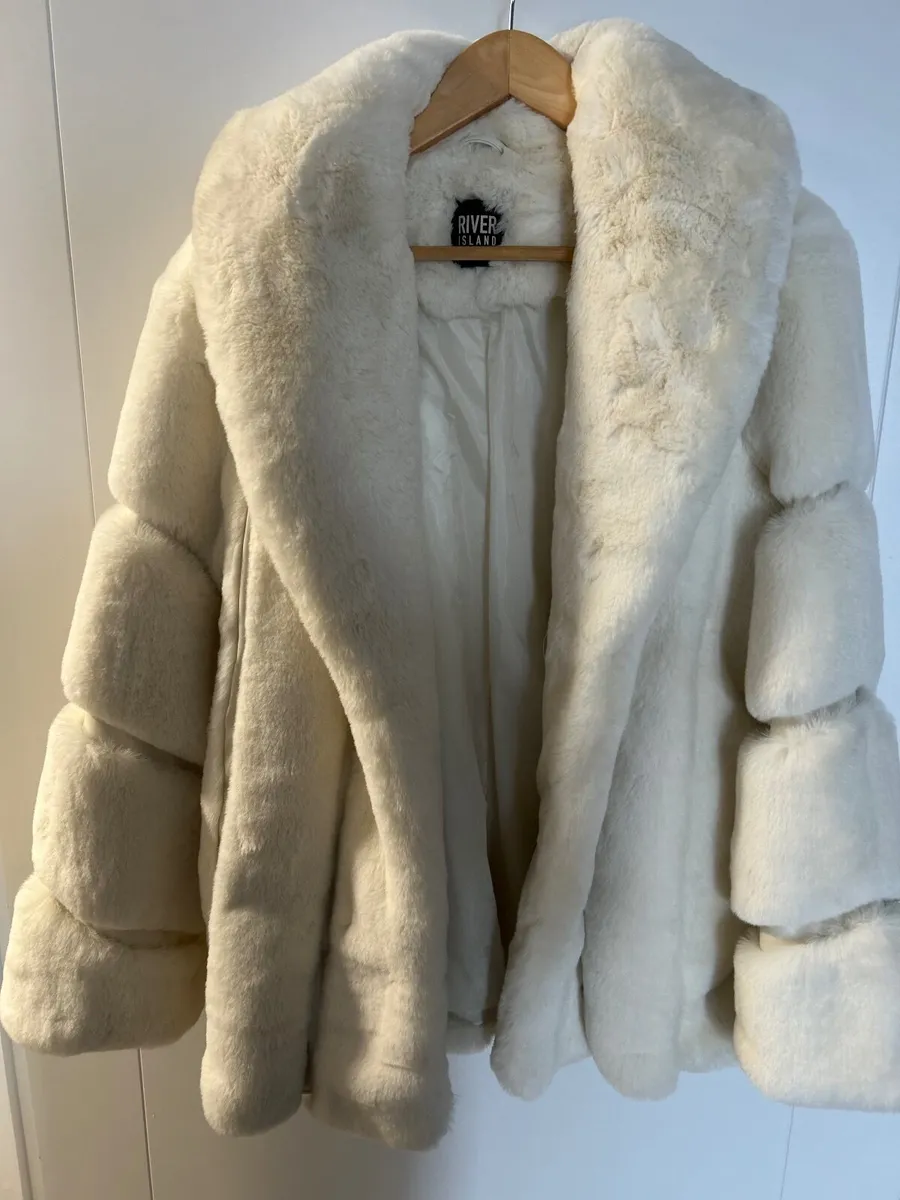 Faux fur jacket from river island - Image 2