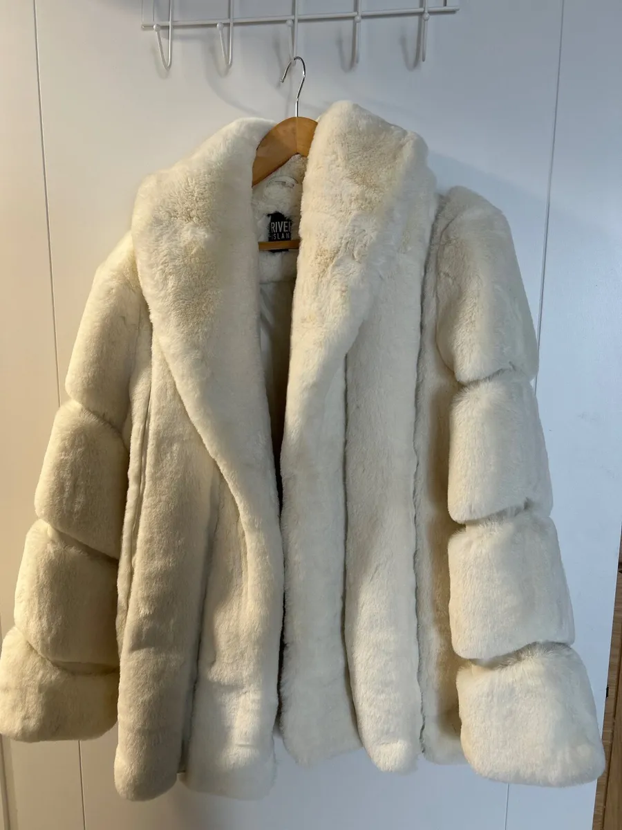 Faux fur jacket from river island - Image 3